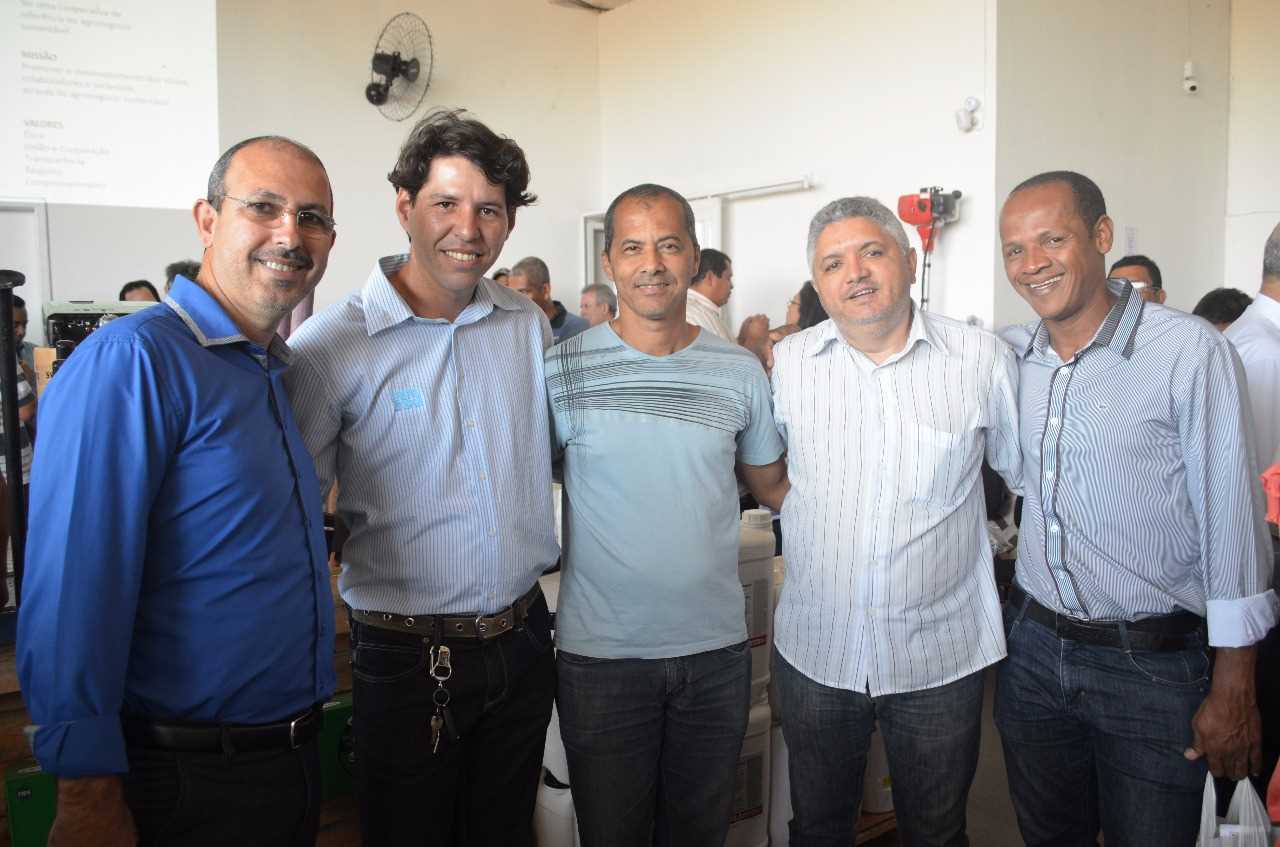 Prefeito Oziel e vice Paulo do Gás participam da inauguração de mais um empreendimento em Camacã